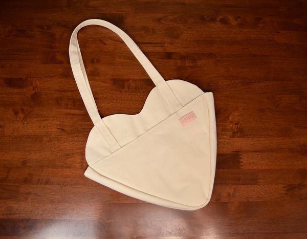 Un sac cœur tote bag doublé et avec des poches extérieures et intérieures - Tuto - Patron PDF - Couture Facile Mimi